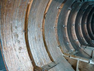 Read more about the article Overlay Cladding Of Coal Tar Refinery’s Distillation Column